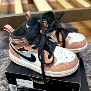 Air Jordan 1 mid toddler sneakers